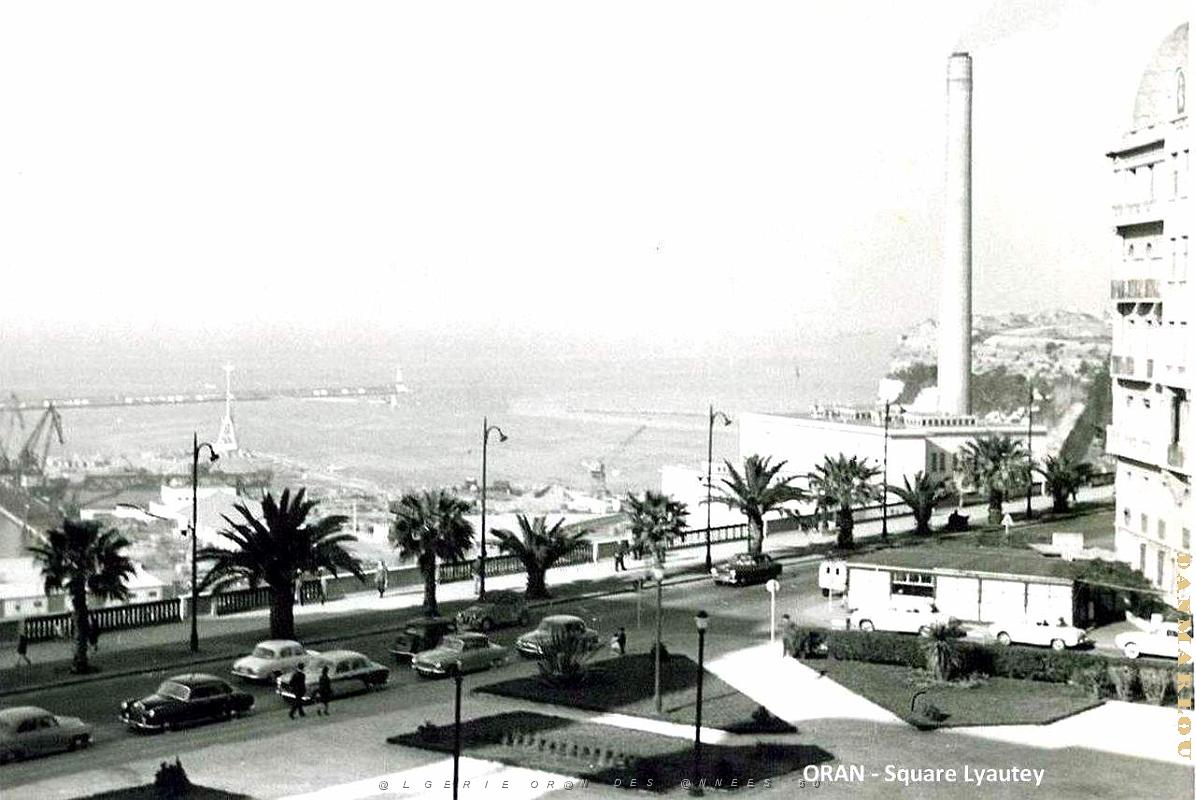 Oran - Square Lyautey.jpg